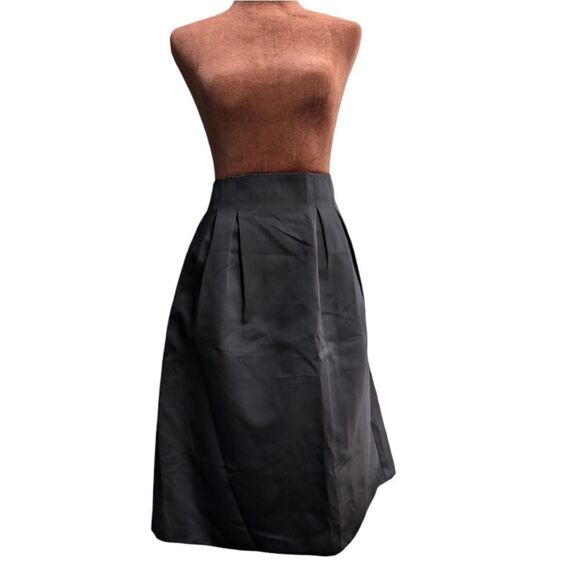 H&M NWT Black puffy knee length party skirt size 8 - Picture 2 of 9